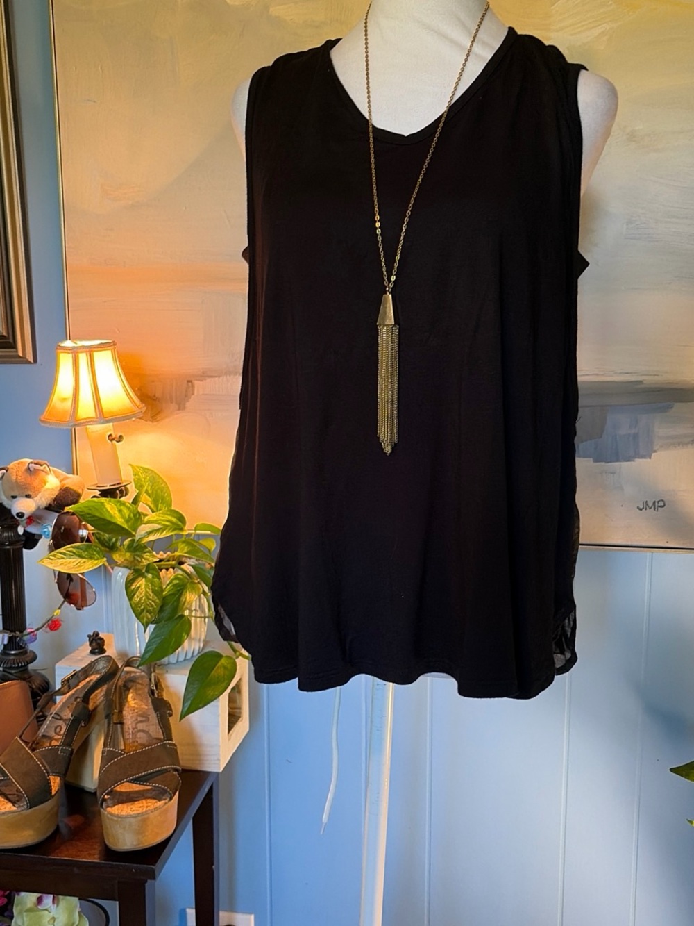 Capote Women's Black V-Neck Sleeveless Tank Top - Lightweight Layering Essential
